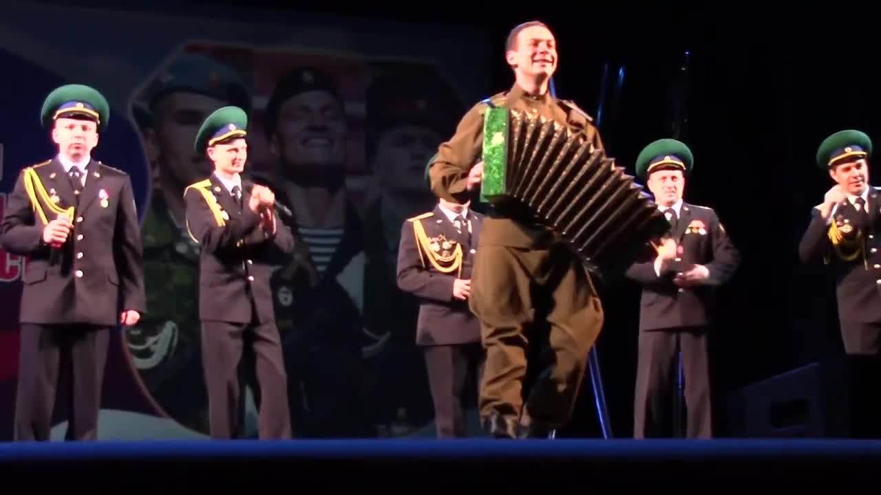 солдаты великой отечественной войны. олешко фронтовая гармошка. песня гармошка фронтовая подруга боевая. песня гармошка фронтовая. песня гармошка фронтовая.