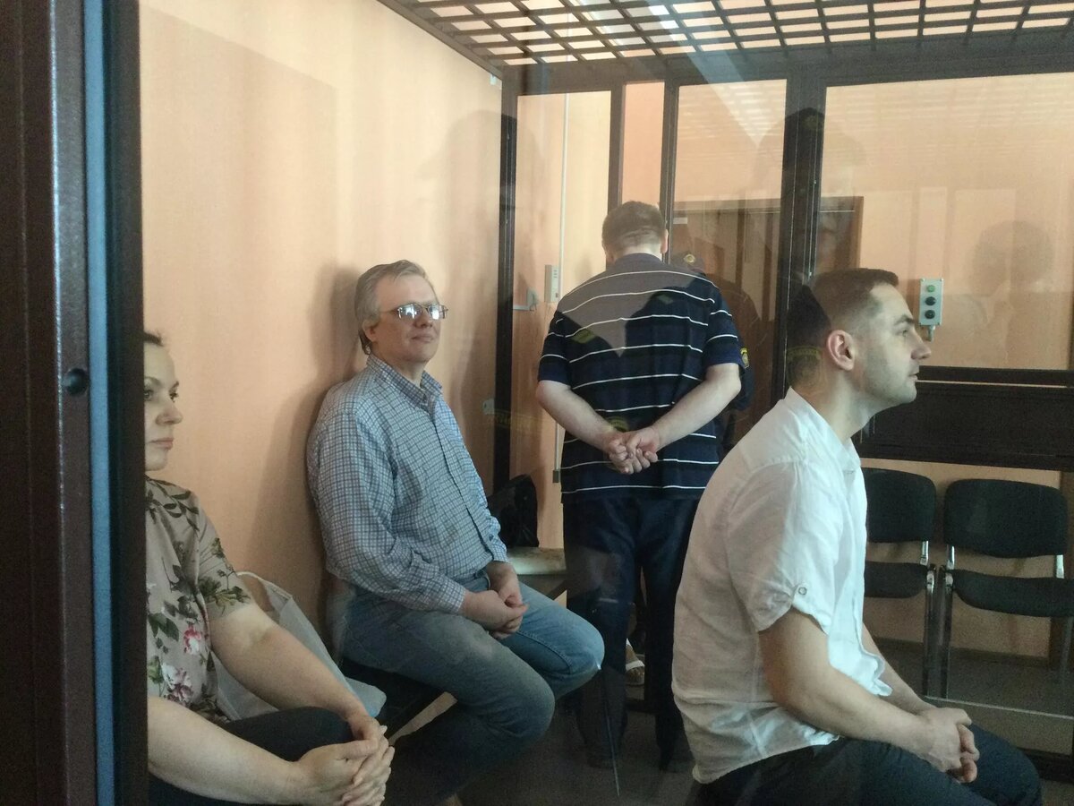 На фото: Ольга Голубович, Юрий Зенкович, Александр Федута, Денис Кравчук в суде по делу о госперевороте © Sputnik / Тамара Беляева