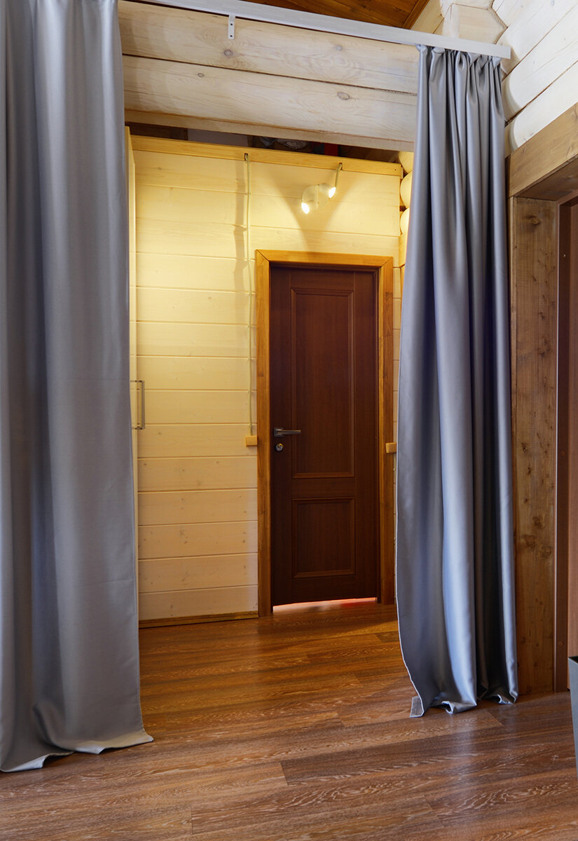 Межкомнатные двери в интерьере — правила их оформления и реставрации