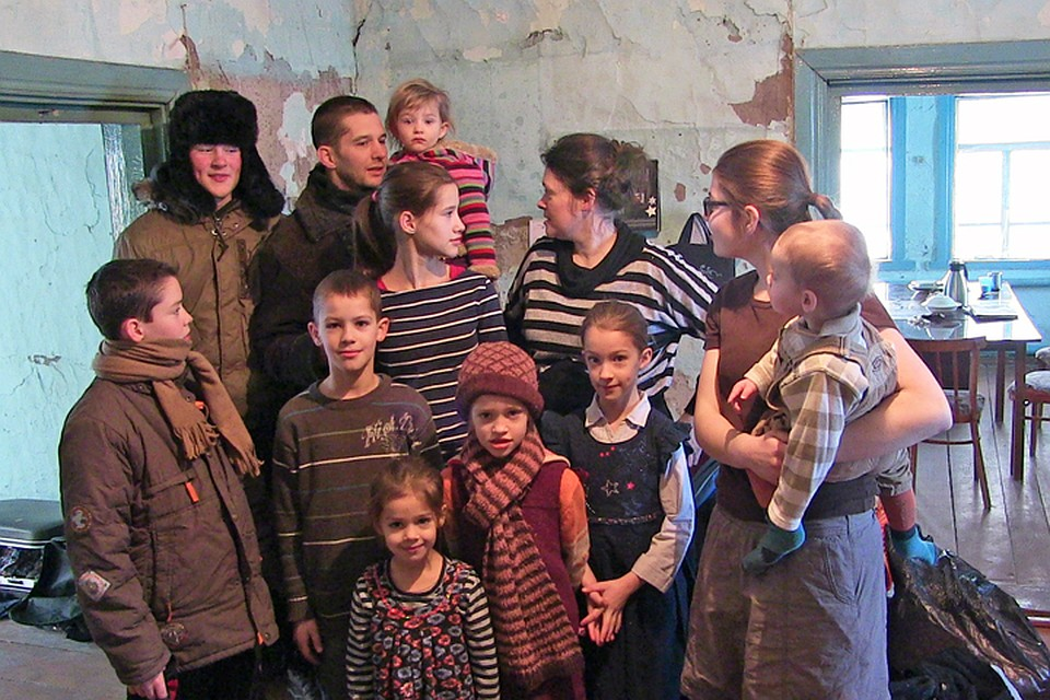 Где сейчас живут и чем занимается. Многодетная семья Мартенс из Германии. Семья Мартенс из Германии. Многодетные семьи в глубинке. Многодетные из глубинки