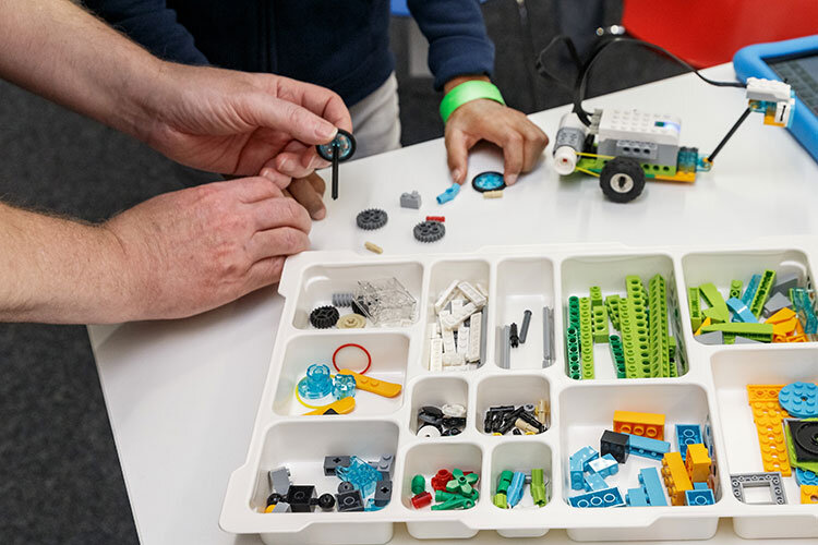 «Сейчас на первых, а иногда и на цокольных этажах жилых домов как грибы растут так называемые центры детского творчества». Фото: © Markus Scholz / dpa / www.globallookpress.com