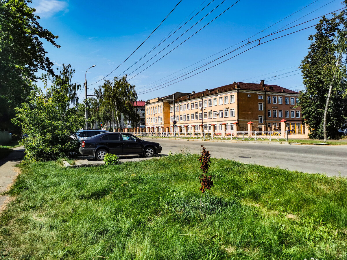 МБОУ Брянский городской лицей № 2 им. М. В. Ломоносова.