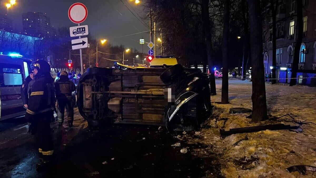    На улице Свободы водитель автомобиля марки "Киа" не справилась с управлением, выехала на тротуар и совершила наезд на пешеходов - женщину с двумя детьми© Фото : Прокуратура Москвы