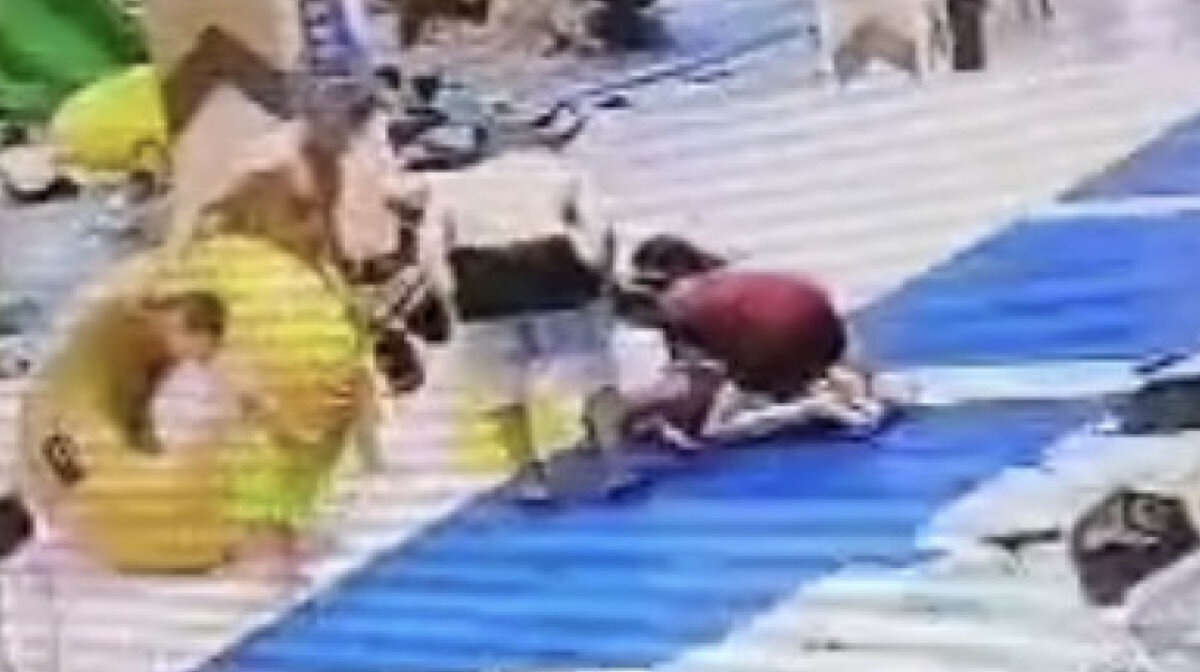 Дети в бассейне. Утонул ребенок 2023. Купание диких детей. Мальчик. Река фото.