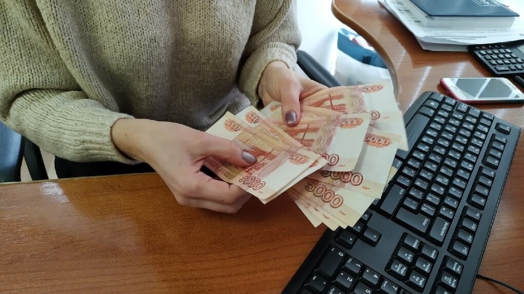 Оклад 25 тысяч. Повышение заработной платы. Зарплата бюджетников. Мошенница. Деньги для самозанятых