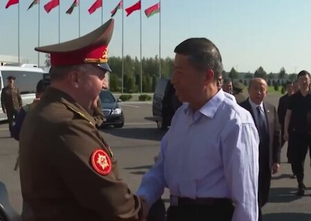    В Белоруссию прилетел министр обороны Китая