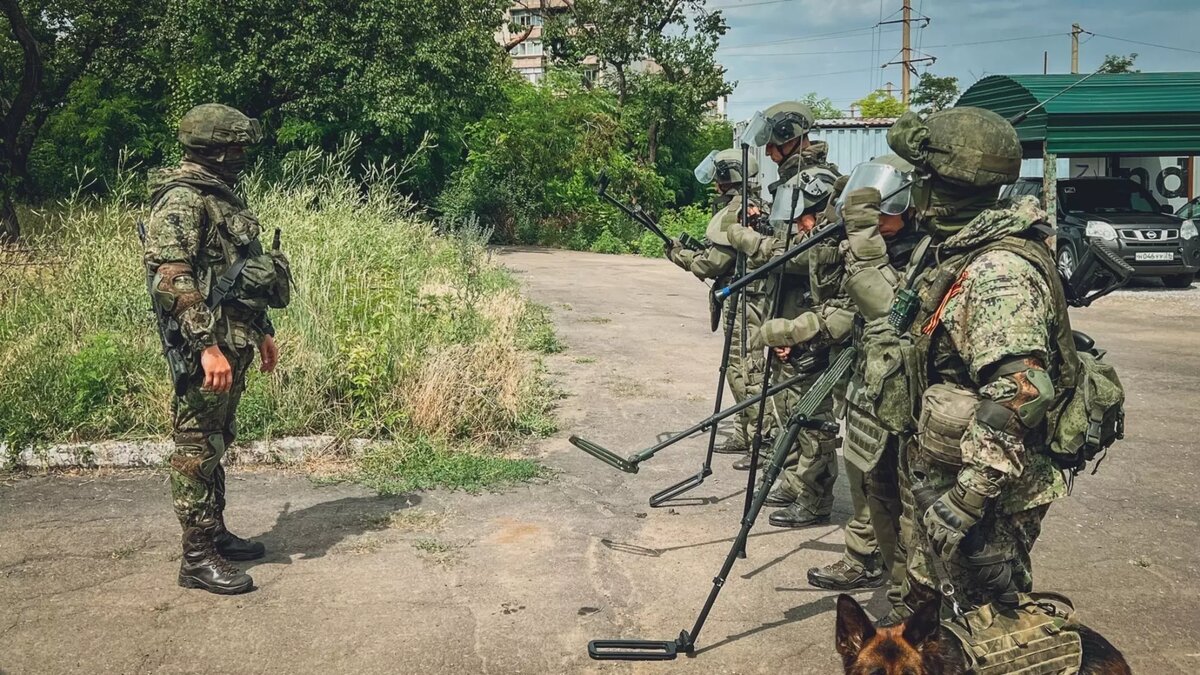     В ходе встречи с Президентом России глава Удмуртии сообщил о количестве граждан, изъявивших желание пойти служить по контракту.