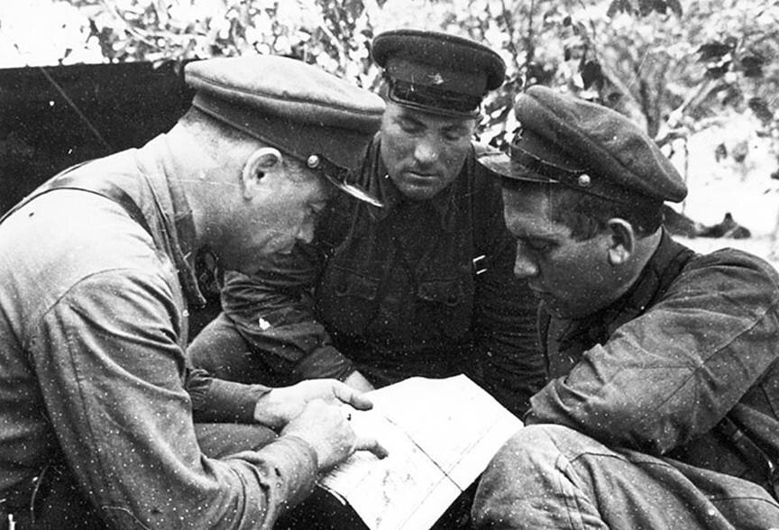 Институт военных Комиссаров 1918. Политрук на войне 1941-1945. Офицеры ВОВ 1941-1945. Командир полка 1941.