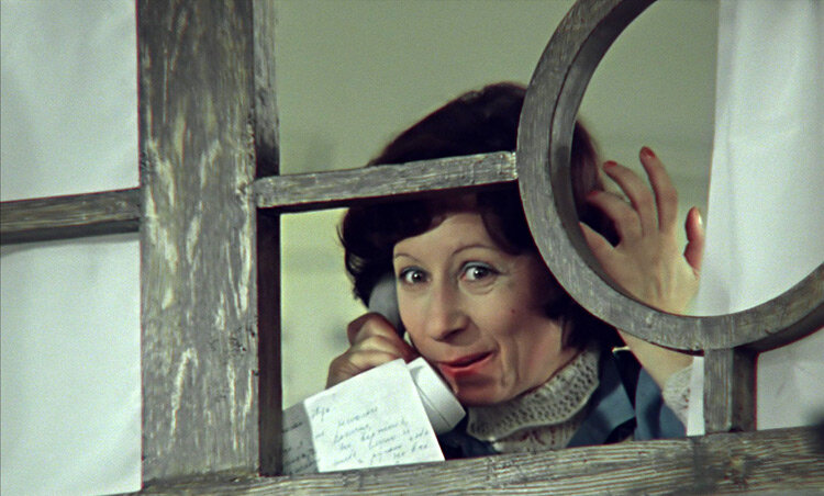 Кадр из фильма «Служебный роман» (1977). Скриншот.
