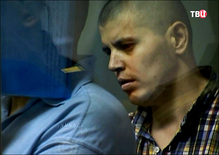 Участники “банды GTA” в зале суда. На переднем плане – Хазратхон Додохонов. Кадр телеканала ТВЦ