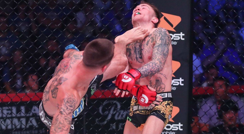 Начало поединка было полностью за Джеймсом Галлахером, спустя несколько секунд он уже нанес 4 лоу-кика по бедру противника. Спустя две минуты поединка Бандехас подхватывает ногу и валит соперника на канвас, однако Галлахер тут же поднимается и спустя 30 секунд великолепная двойка в исполнении Бандехаса, которая отправляет Джеймса на канвас, но позволяет сопернику подняться. спустя еще 10 секунд Рикки Бандехас отправляет Галлахера в очередной технический нокаут, но в этот раз отлично подготовленным хай-киком, после чего проведя добивание соперника.