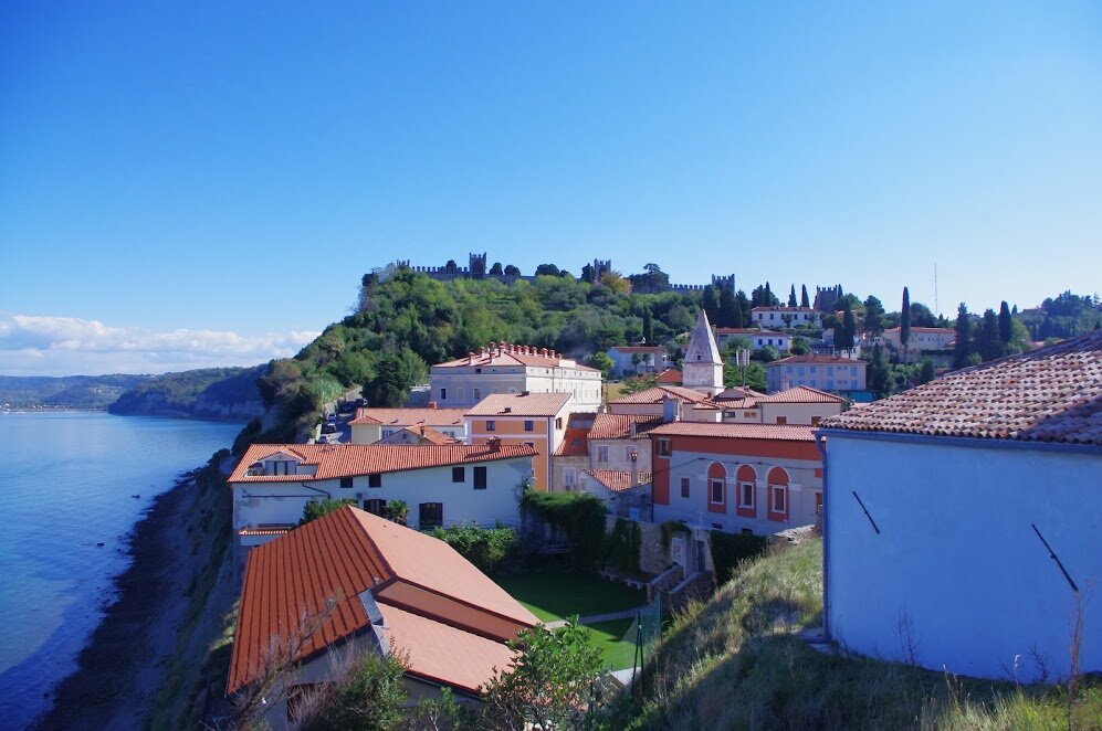 Небольшой городок Пиран считается одним из самых красивых в Словении. Он хорош и жарким летом, и прохладной зимой. Летом все же туристов будет больше.