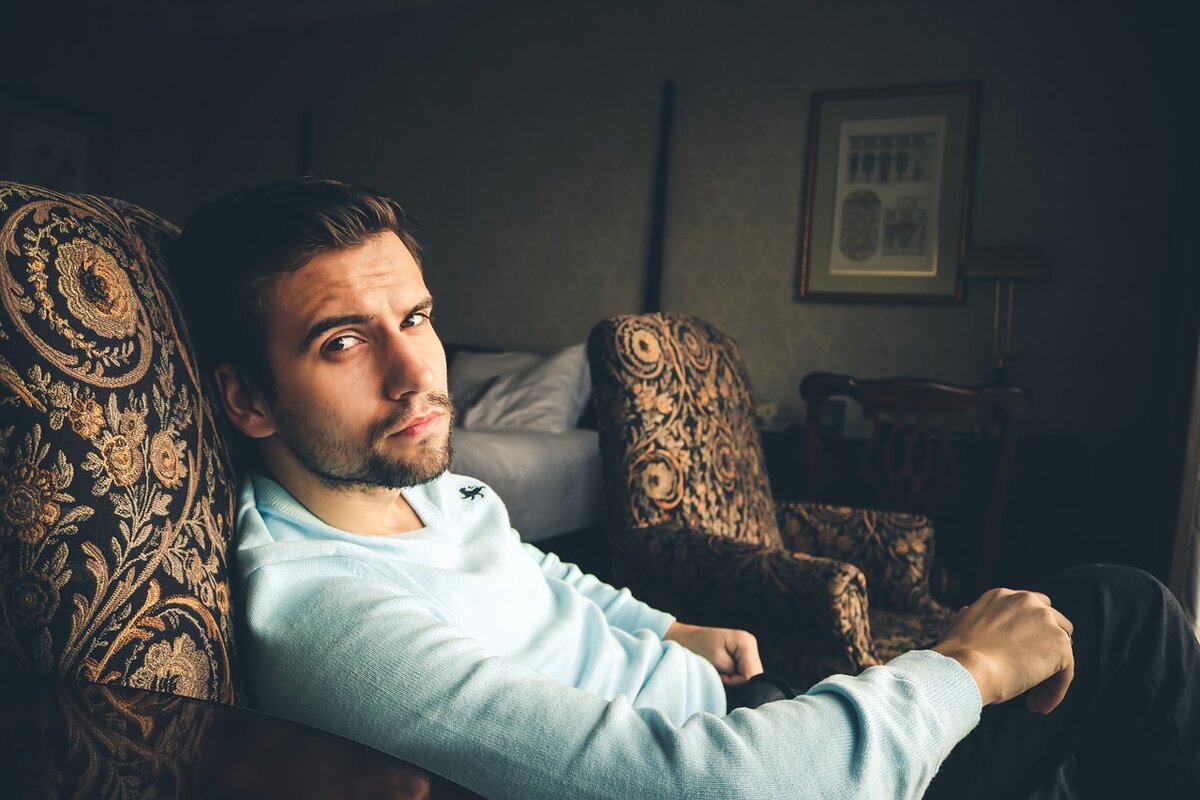 Источник: https://cdn.pixabay.com/photo/2016/06/28/19/25/man-1485335_1280.jpg
