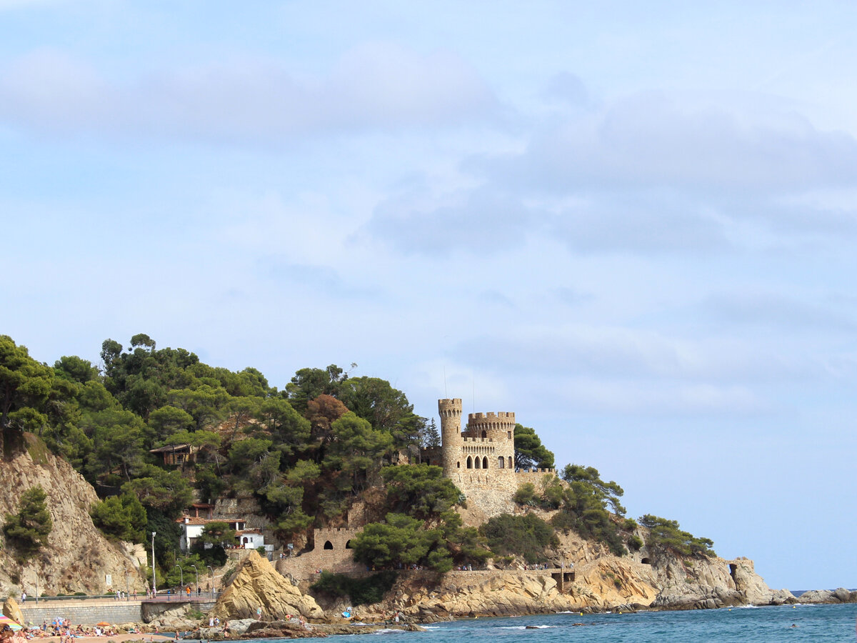 Пляжный отдых на побережье Коста Брава в Испании