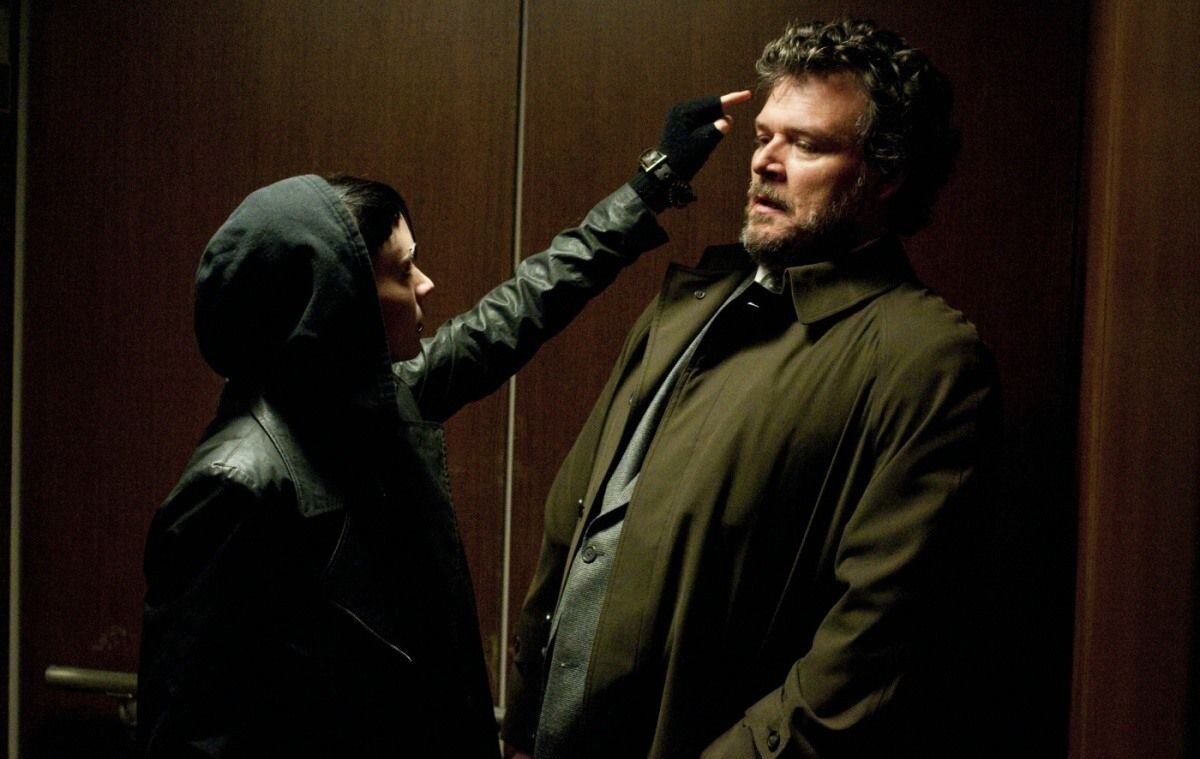 - Как жаль, что я не Жан-Клод Ван Дамм, господин растлитель малолетних! А иначе я бы звезданула тебе с "вертушки" в прыжке прямо во-о-от сюда! 