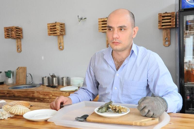 Владелец устричного бара Сергей Новиков 