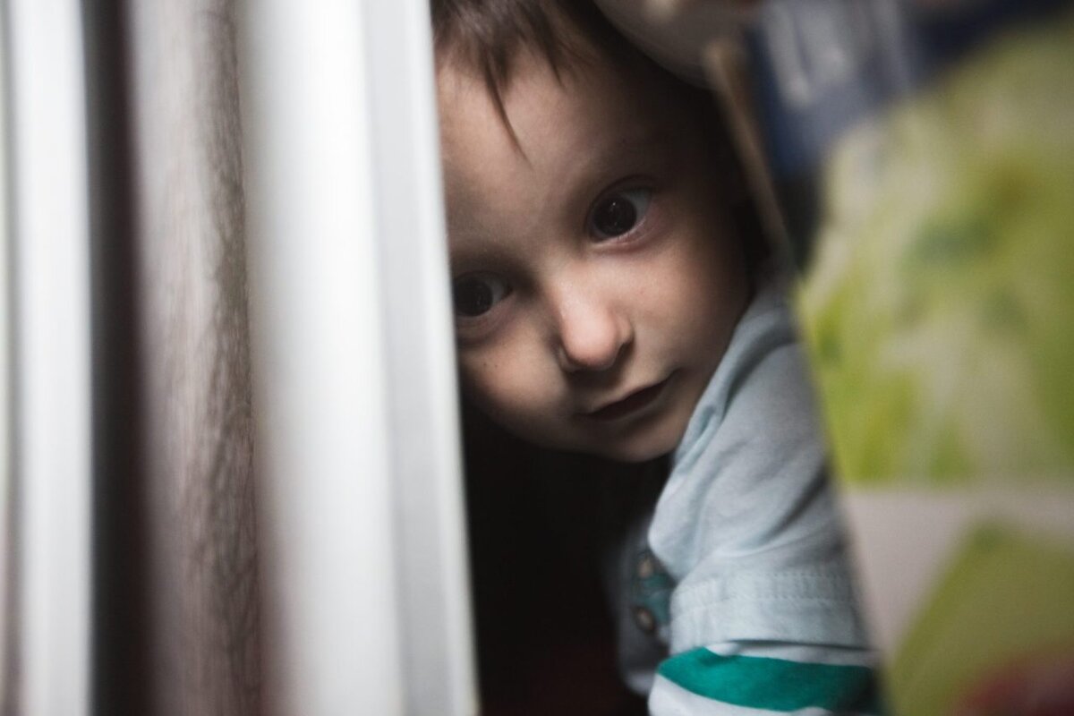 Даня прячется в шкафу. Фото: Екатерина Резвая для ТД
