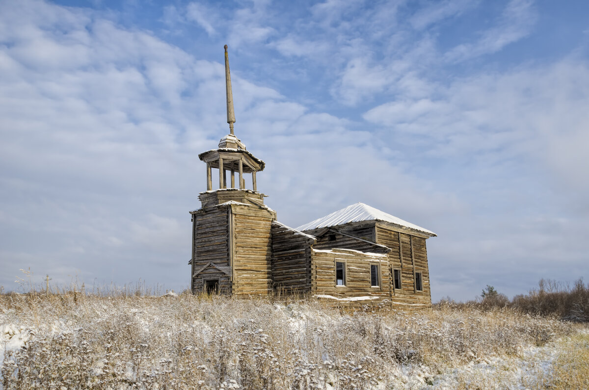 Село Троицкое заброшенная деревянная Церковь