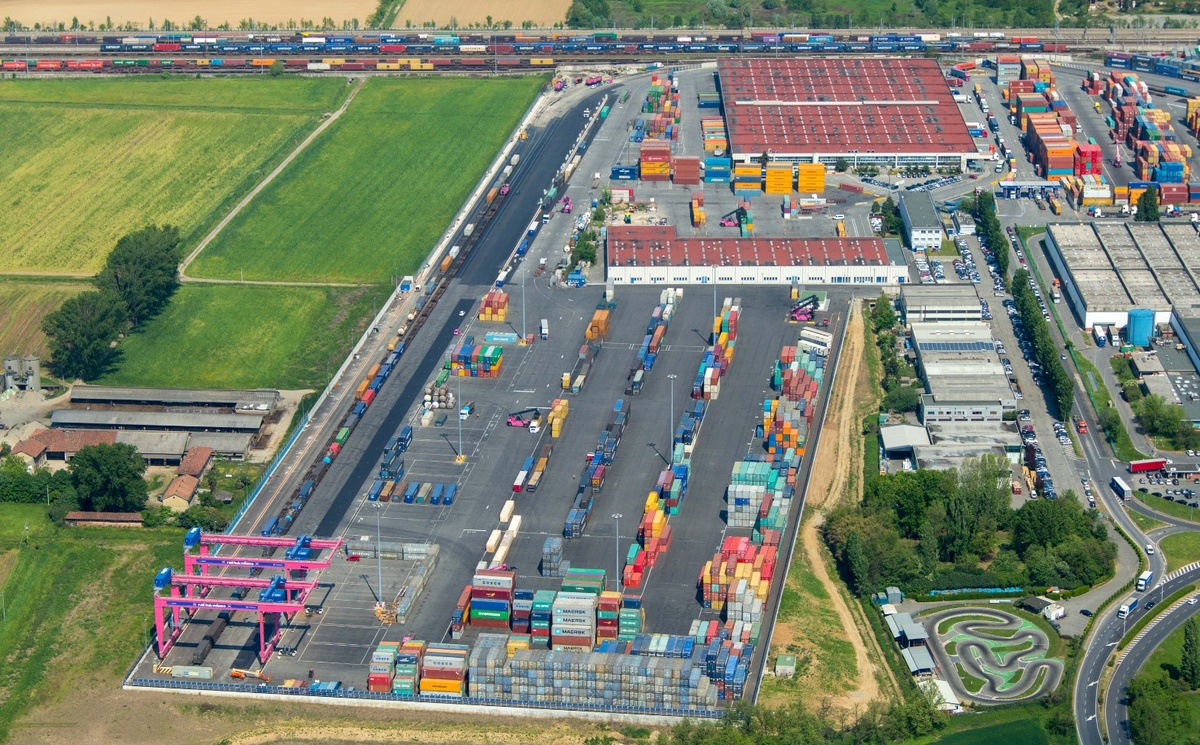 Грузовой терминал Contship Italia's Rail Hub Milano (RHM) в Милане