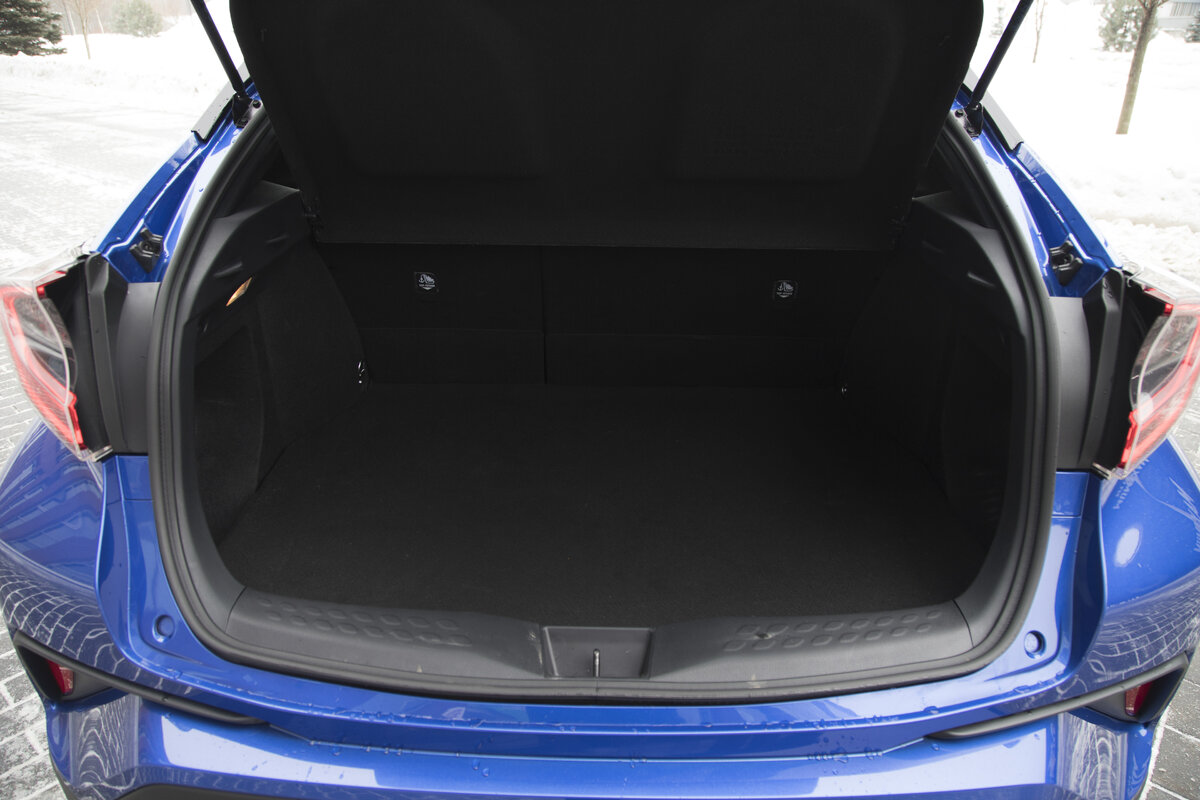 Городские истории от Toyota CH-R | LEVAUTO | Дзен