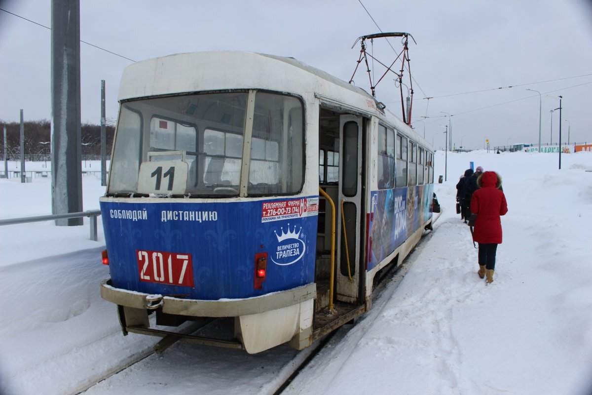 Транспорт самара остановка. Ставрополь трамвай. Трамвай для чистки снега Ижевск. Фото Самары остановки зимой.