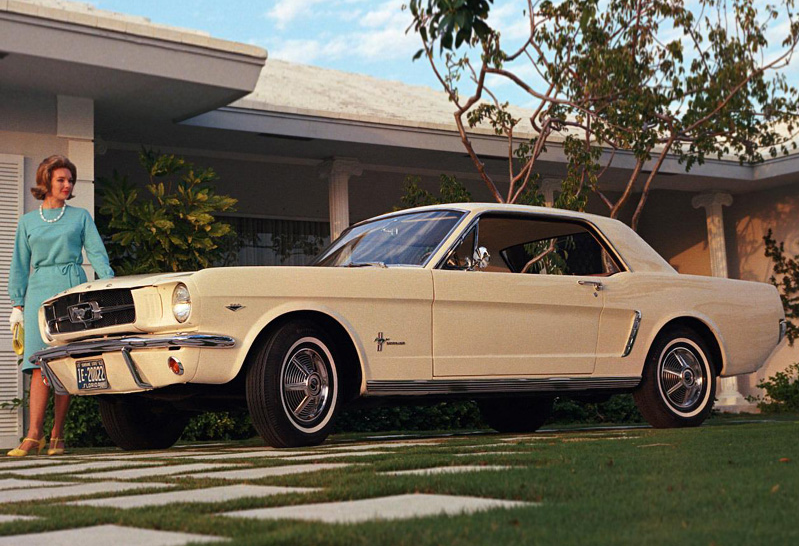 Ford Mustang культовый спортивным автомобиль в Соединенных Штатах. Первый выпуск Мустанга был осуществлён в 1964 году.
