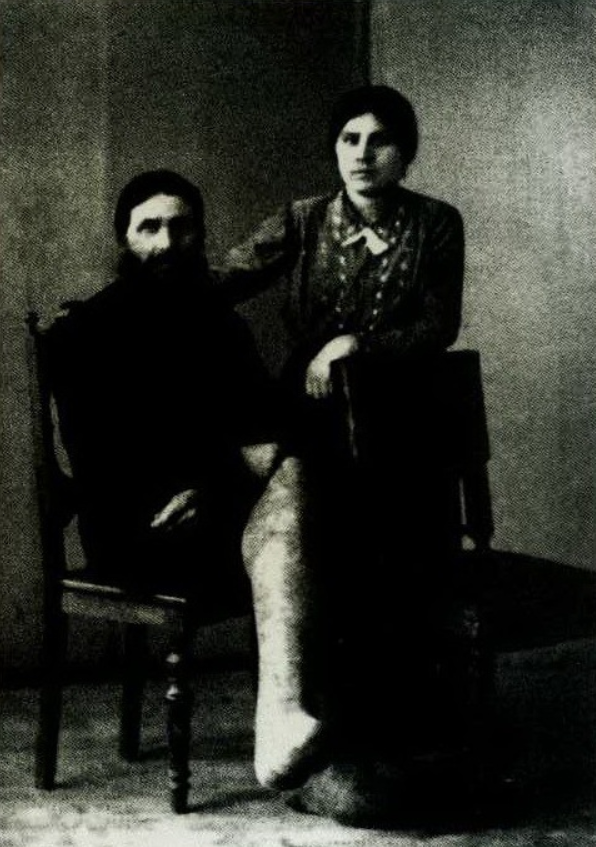 Григорий Ефимович Распутин с сестрой Феодосией