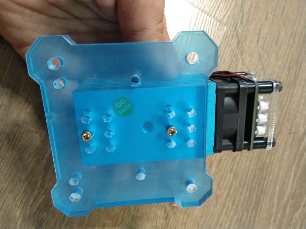 Фиксируем лазерный модуль 2 винтами М3