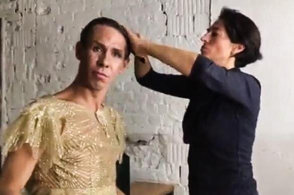 Панина гримируют 