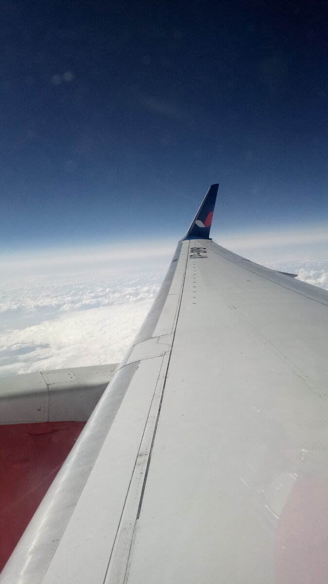 Вид из окна самолета где-то уже над Болгарией.