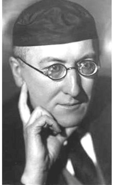 Академик Лосев А.Ф. (тайный монах Андроник). По обоюдному согласию супруги Лосевы  решили принять тайное монашество. Это произошло в 1929 году, 3 июня. Постриг совершил их духовник, архимандрит Давид. Алексей Федорович принял имя Андроник, Валентина Михайловна — Афанасия. А 18 апреля 1930 года Лосева арестовали за самовольные неподцензурные вставки в книгу «Диалектика мифа», в которых едко и зло высмеивался коммунизм как вид современной мифологии.