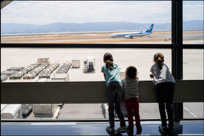 Маленькие путешественники готовятся к взлету.