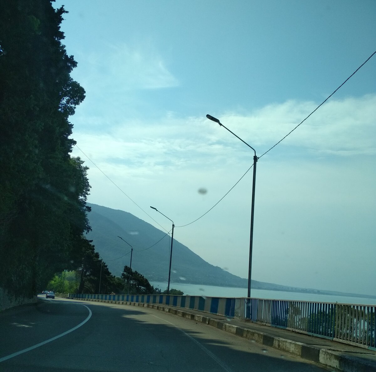 Наводнение в абхазии 2023. В абхазию на машине 2023. Дорога горы гагры сухум. В абхазию на машине 2023. Таможня псоу.