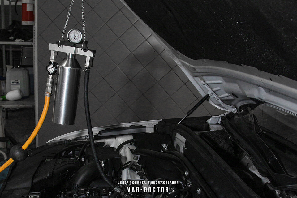 Процесс чистки топливной системы автомобиля AUD Q5 2.0 TFSI 