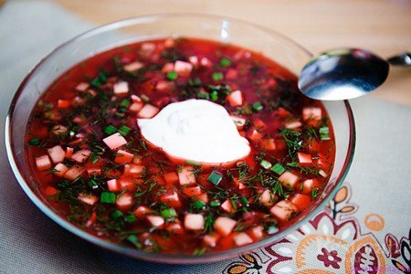 Мясной холодный борщ на кефире 