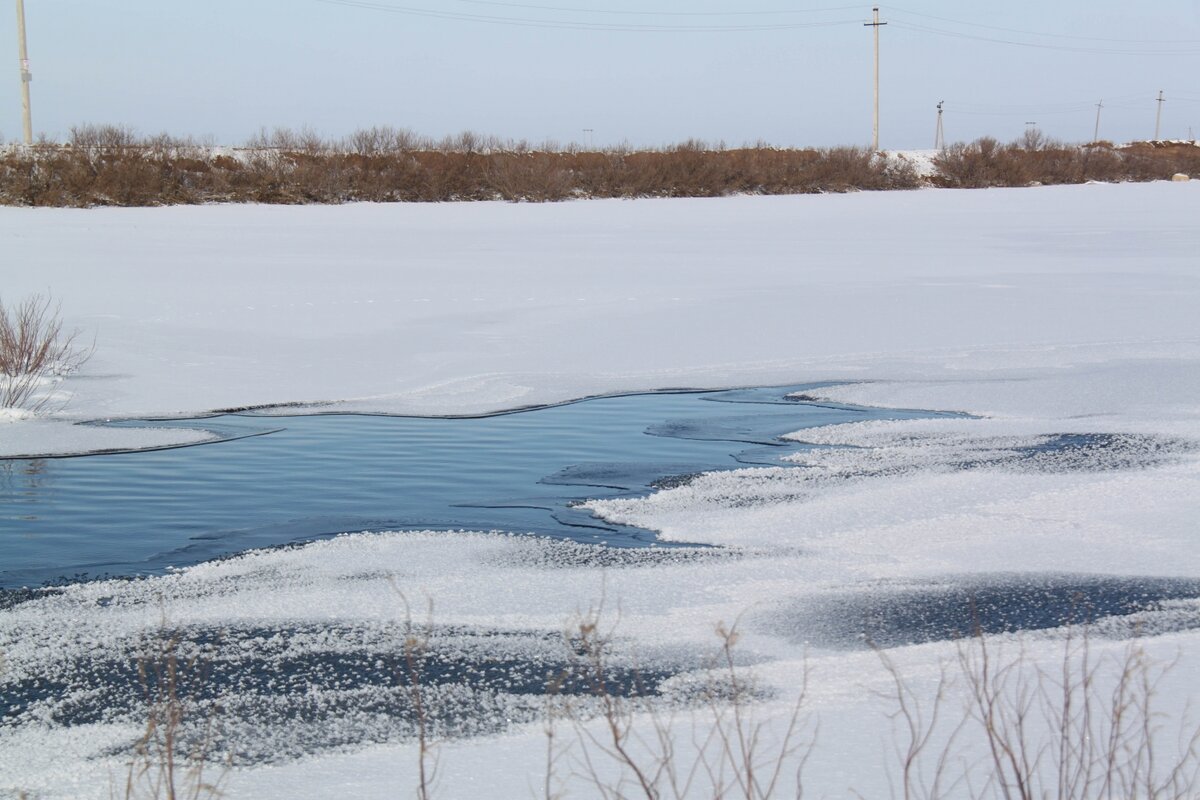 Замерзший водоем