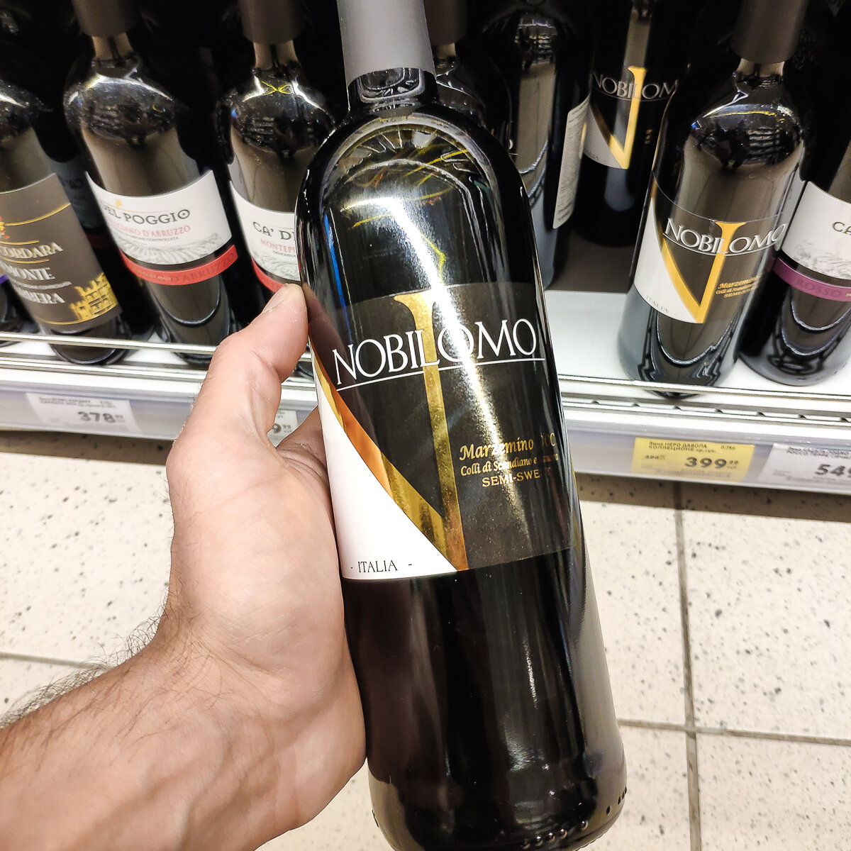 Вино до 500 рублей. Нобиломо Мальвазия. Вино красное Италия Нобиломо. Вино Нобиломо Марцемино. Вино Нобиломо Мальвазия.
