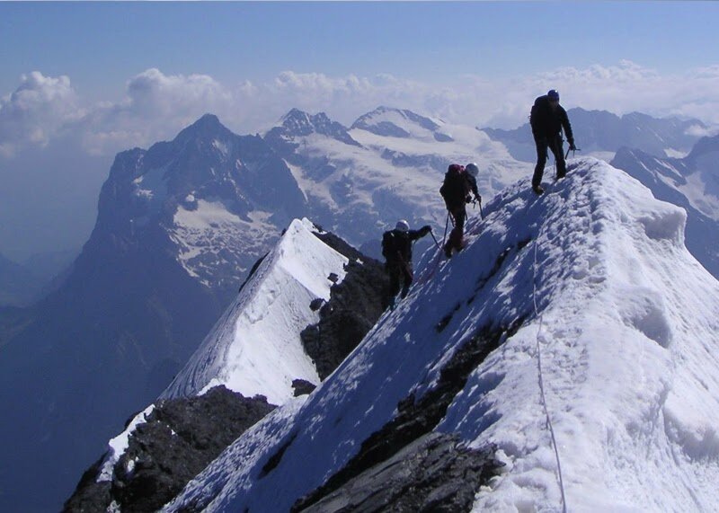 Вершина покоряемая памятниками. Dangerous Mountain. Would you like to Climb Everest or any other High Mountain.