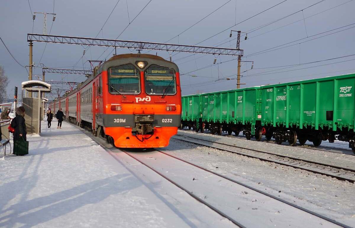 Продолжим путь на электропоезде ЭД9М ( можно и на другом:) )