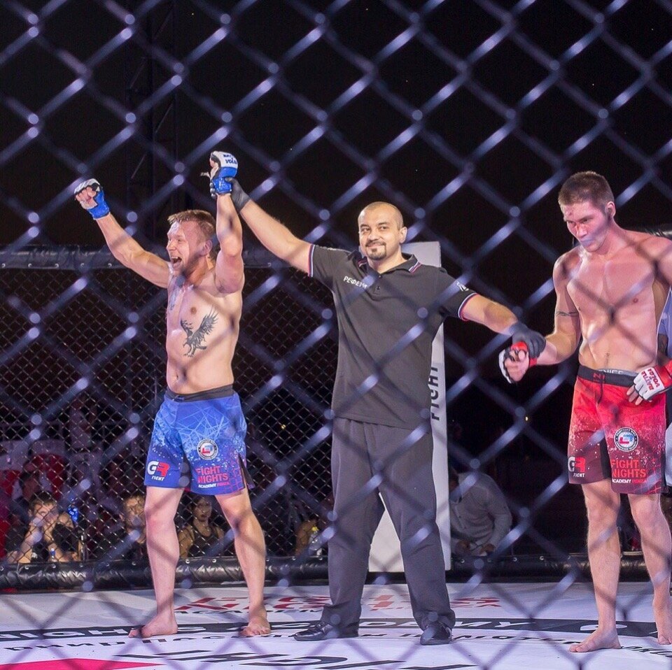 Виталий Твердохлебов — яркий боец из Орска — подписал контракт с известной польской лигой Fighting Exclusive Night. Его дебют состоится уже 28 марта. Он рассказал о том, как прошли переговоры и поделился впечатлением от соперника.