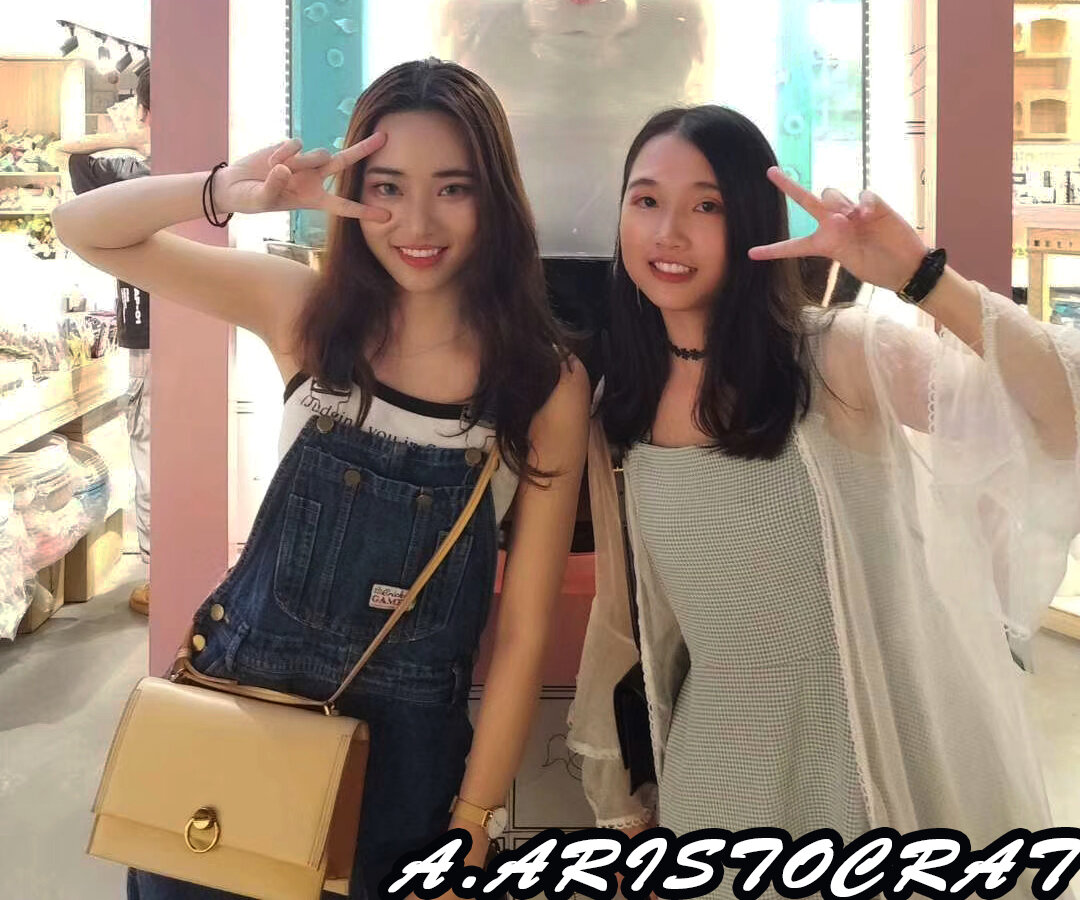 Китаянки — работницы колл-центра