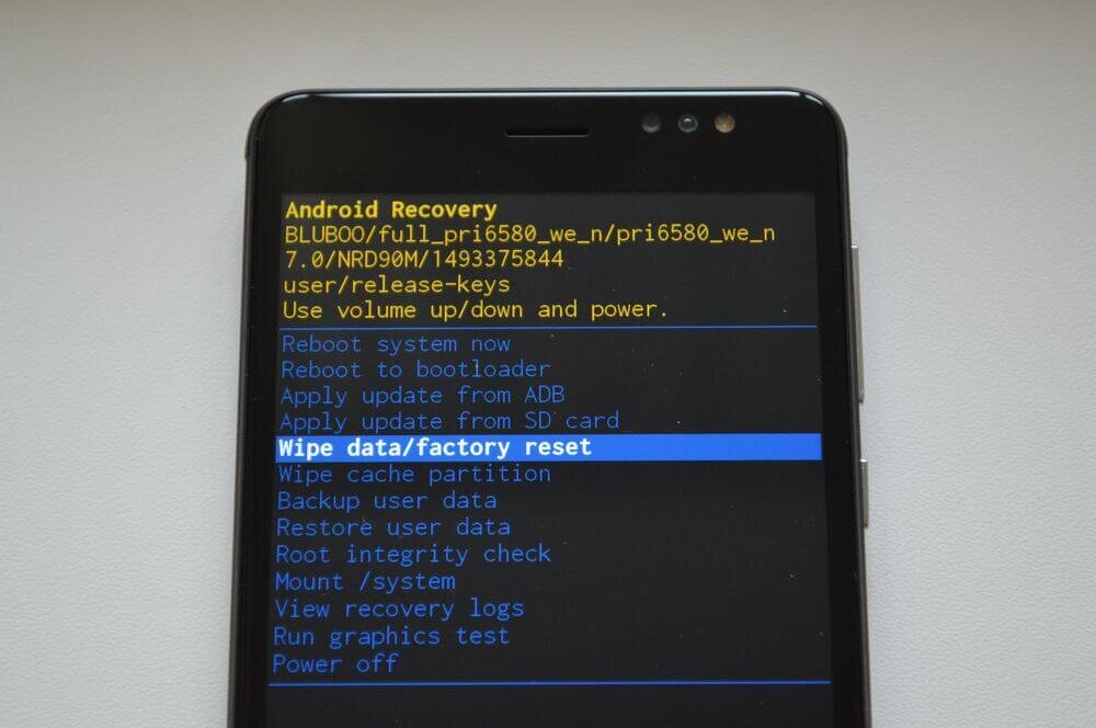 https://4idroid.com/kak-sbrosit-nastrojki-na-android-hard-reset