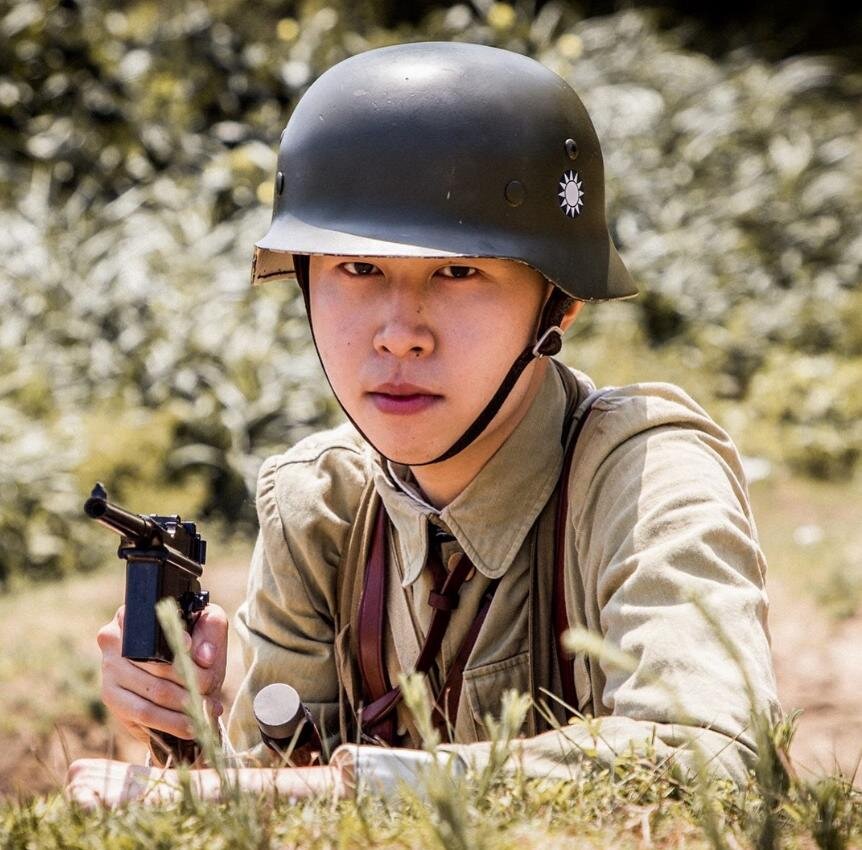 Современное постановочное фото тайваньских реконструкторов. На старых фотографиях важно не перепутать гоминдановцев и бойцов восточных легионов СС.