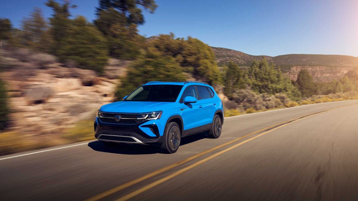 Создает впечатление довольно большого кроссовера, хотя на самом деле это не так. Листа вправо >>>