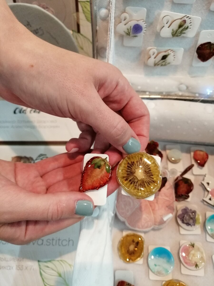 Магнитики из клубники и киви