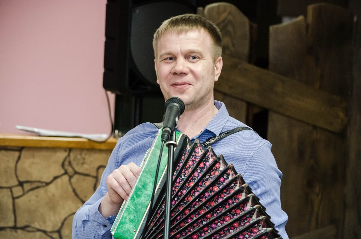 Гармонист из Вологды Андрей Никулин.