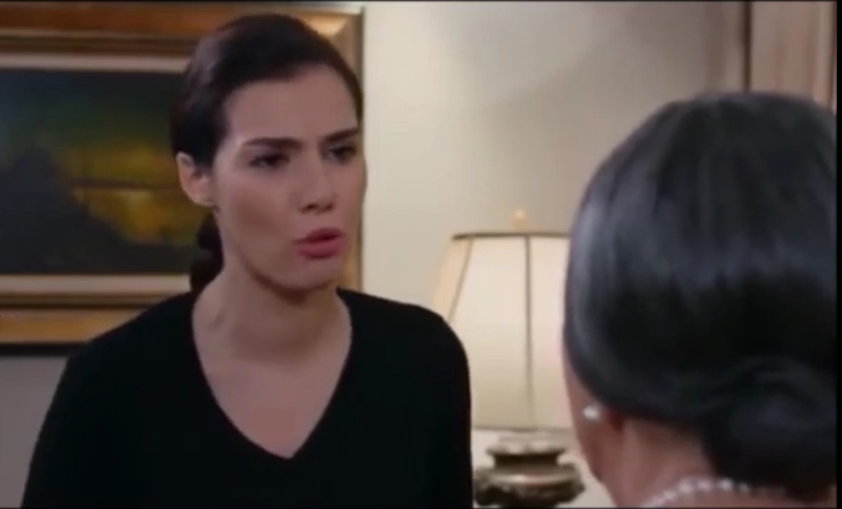 Элиф пришла ругаться к Киймен ханым, когда узнала что из за нее мать ещё не выпустят на свободу. 