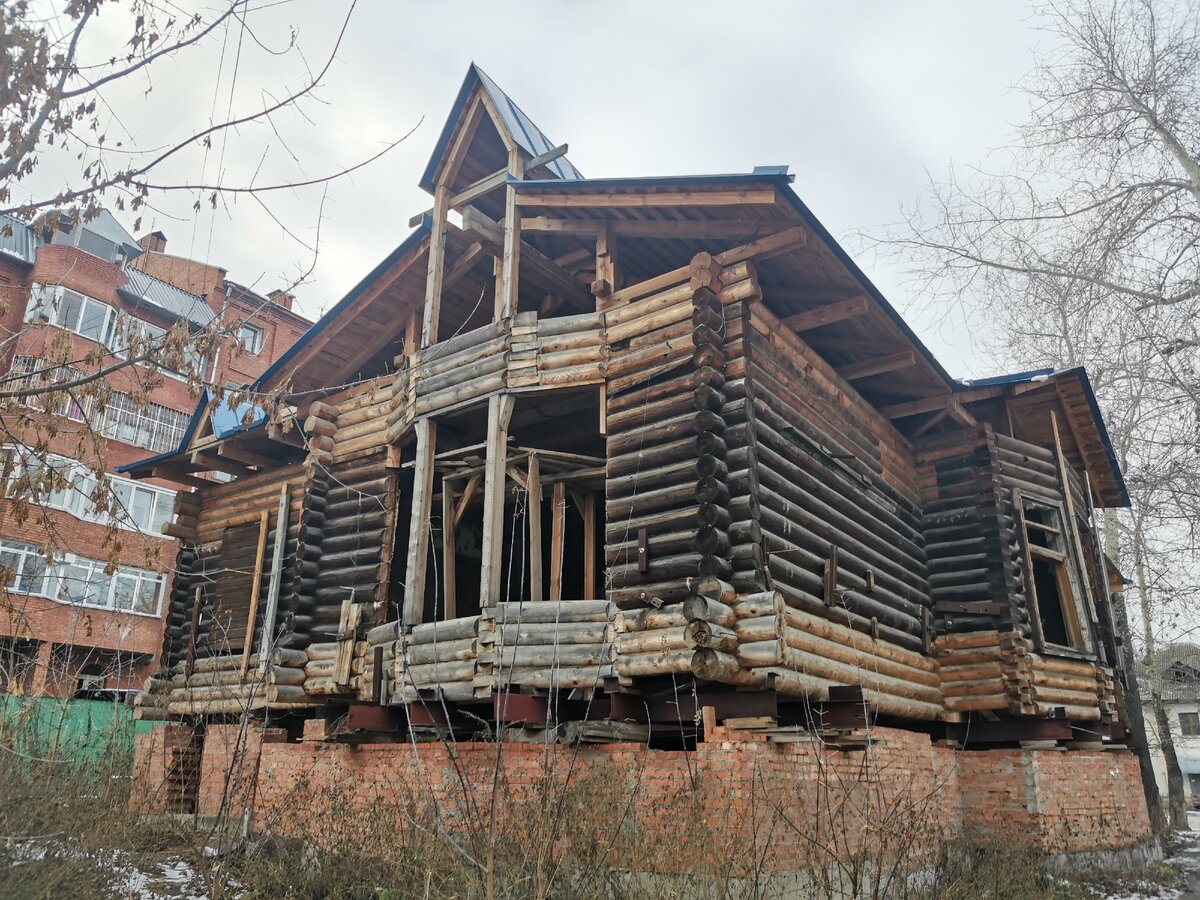 Вид дома Оржешко с восточной стороны.