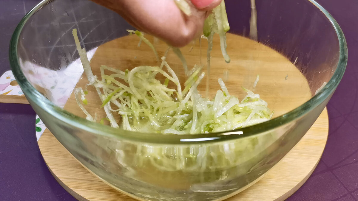 Салат с зелёной редькой