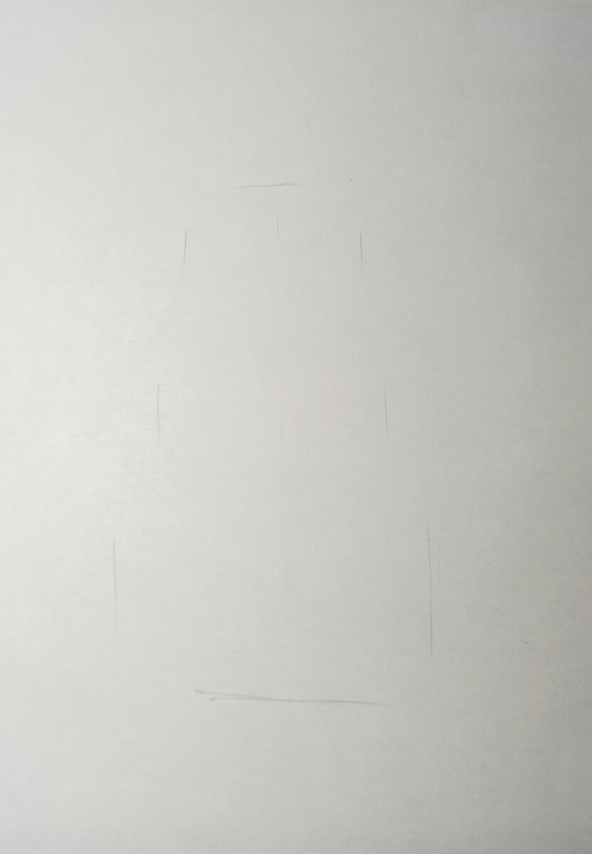 Снеговик состоит из трех частей, верхняя часть самая маленькая, затем средняя и нижняя самая широкая.